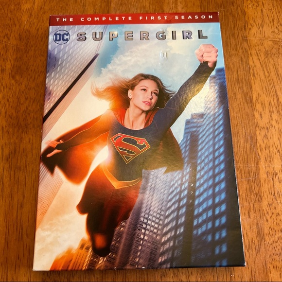 Supergirl Season 1 DVD - Picture 1 of 2